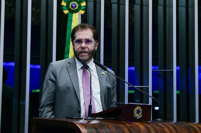 Para Plínio, apagão pode ter sido causado por demissões na Eletrobras