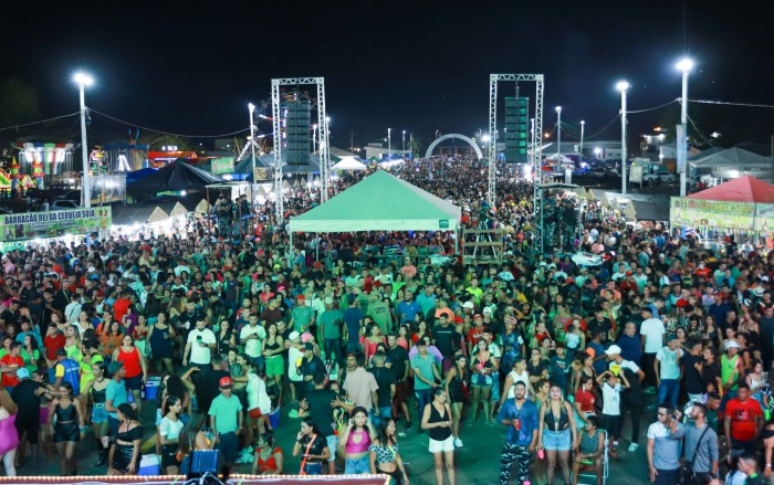 Abertura do Festival do Açaí atrai milhares de pessoas em Feijó