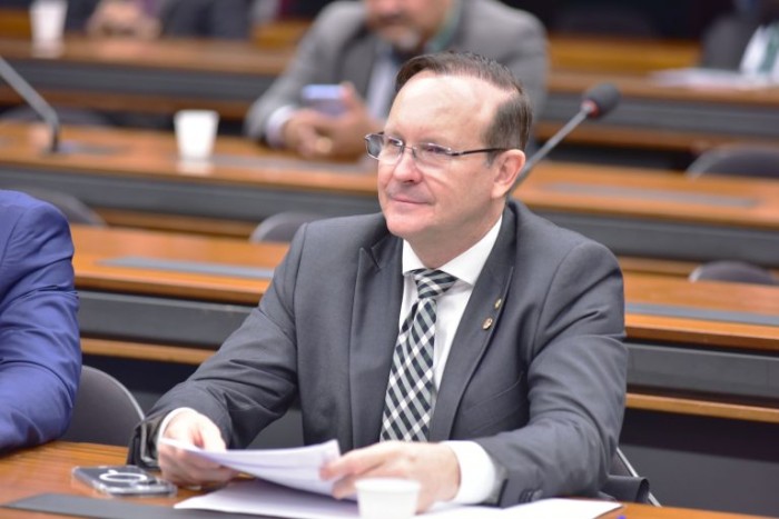 Comissão aprova projeto que equipara doenças raras e lúpus a deficiência para fins legais