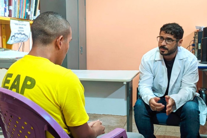 Psicólogos conduzem políticas de reinserção social dos internos do sistema penal