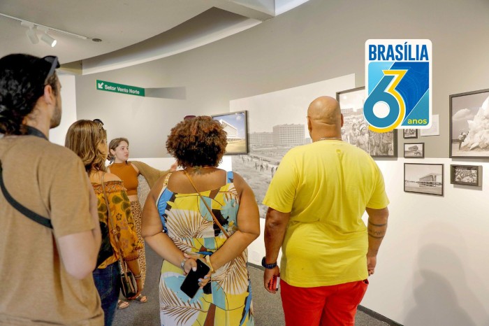 Exposição criada com inteligência artificial moderniza construção da cidade