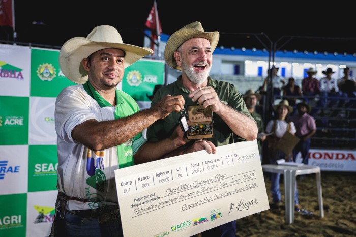 Final do rodeio da Expoacre Juruá demonstra coragem e habilidade de peões
