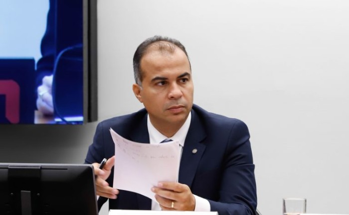 Comissão aprova idade mínima de 16 anos para a união estável, com consentimento dos pais