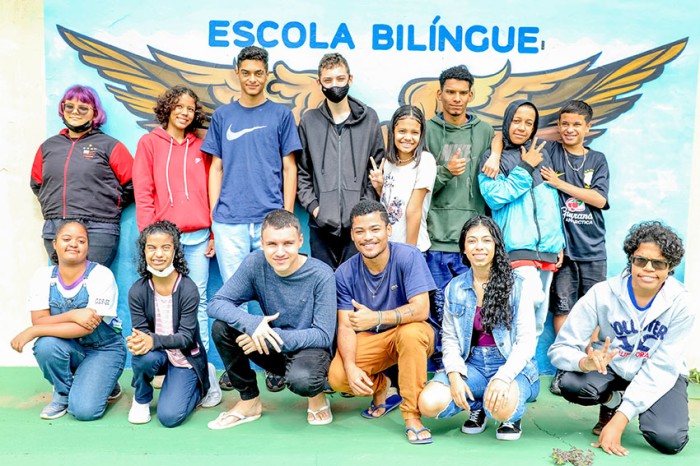 Conheça colégio especializado em ensino para surdos no DF