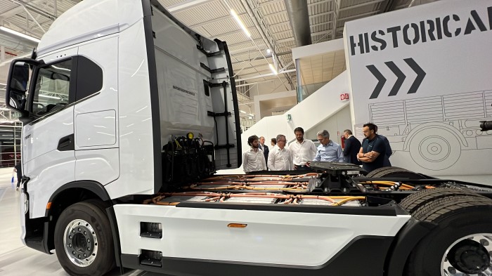 Estado firma acordo na Itália para atração de investimentos na indústria automotiva