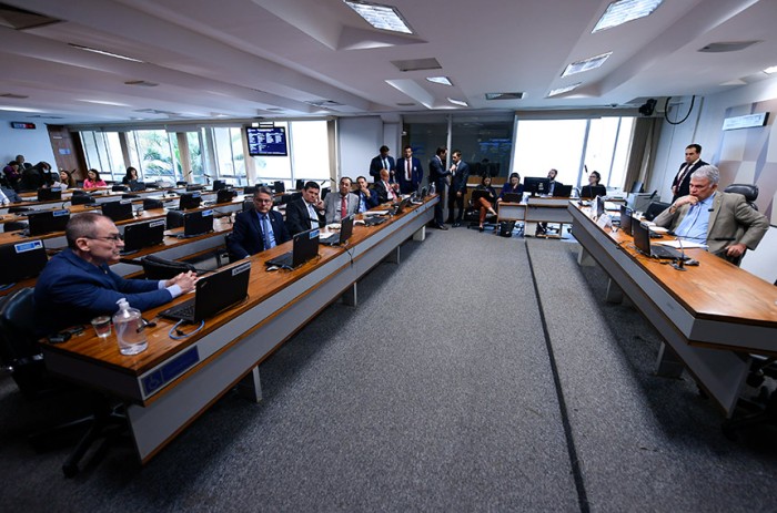 CCJ analisa tipificação de atos de grupos criminosos organizados como terrorismo