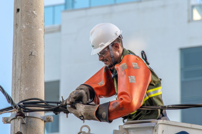 Construção de redes deixa três cidades sem energia nesta segunda-feira (18)